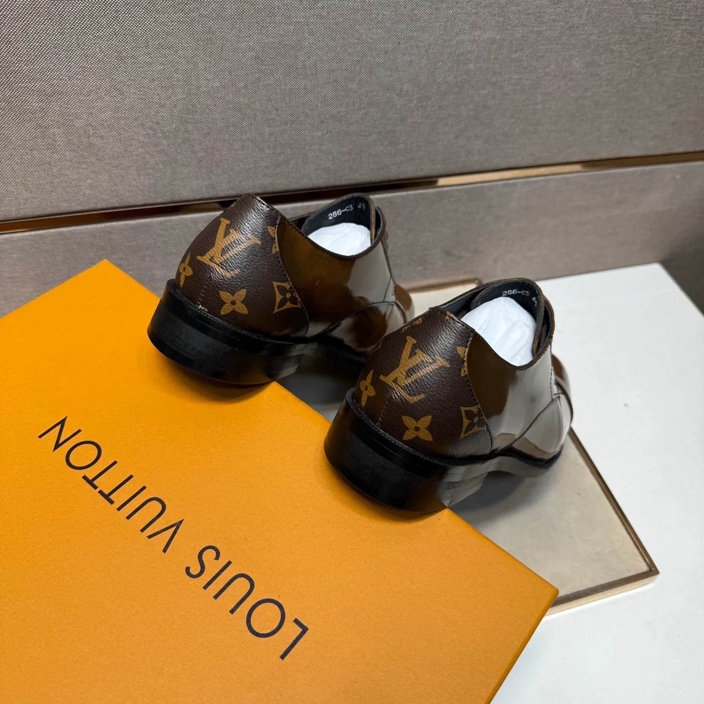 Men's men's shoes 💰pp500 [LV～] Men's casual formal leather shoes 2025z cabinet sales simultaneously 🔶Size: 38-44 #️⃣ 🔷2 colors🔜The upper is made of cowhide stitching ➕Cowhide lining, comfortable and breathable, sole: original comfortable and wear-resistant outsole, ⚠️real thing📱photographed🎬real thing is better📢📢📢